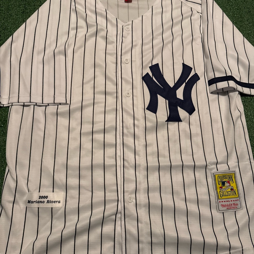 New York Yankees 2000 Mariano Rivera Mitchell & Ness Cooperstown Jersey Size M
